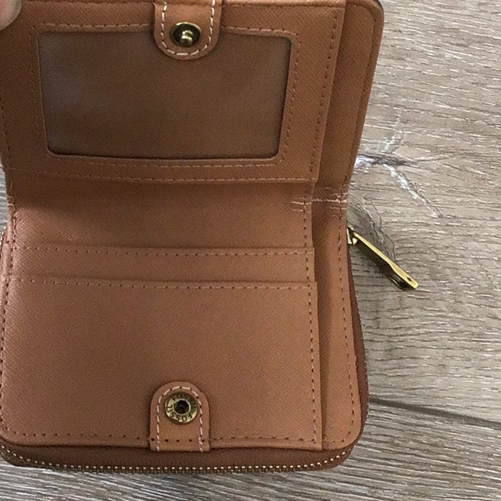 Fossil Tan Leather Snap Bifold Wallet - Picture 4 of 6